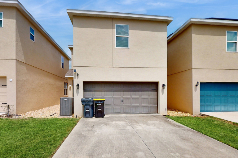Exterior 4, Magwins Villa Updated Modern Comfort With Full Kitchen - Snowbird Friendly, Polk