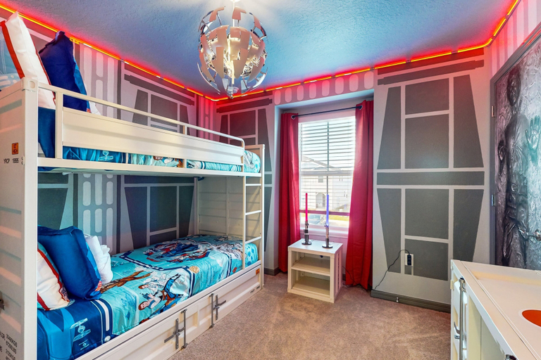 Room 4, Luxury Home With Themed Bedrooms,arcade Games and Private Pool, Lake