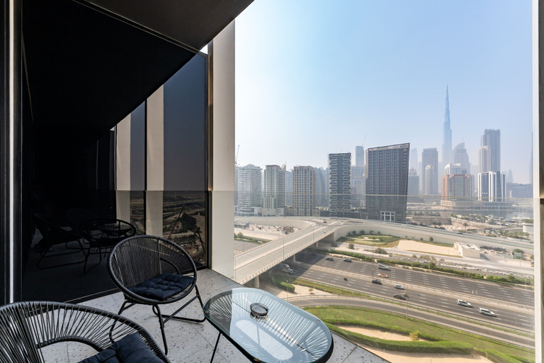 Room 2, Chic 1BR w Burj Views Near Downtown and Canal, Dubai
