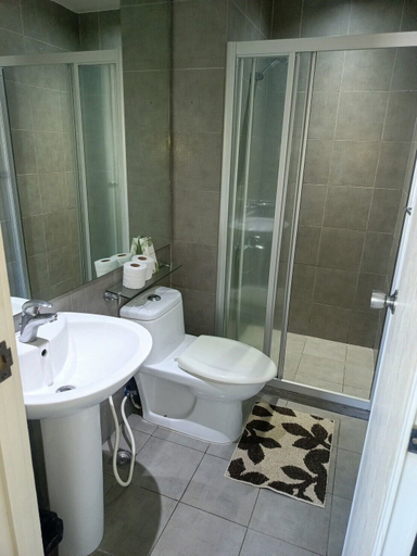 Bathroom 4, Ultra Luxury 66F Penthouse  Skyline View, Makati City