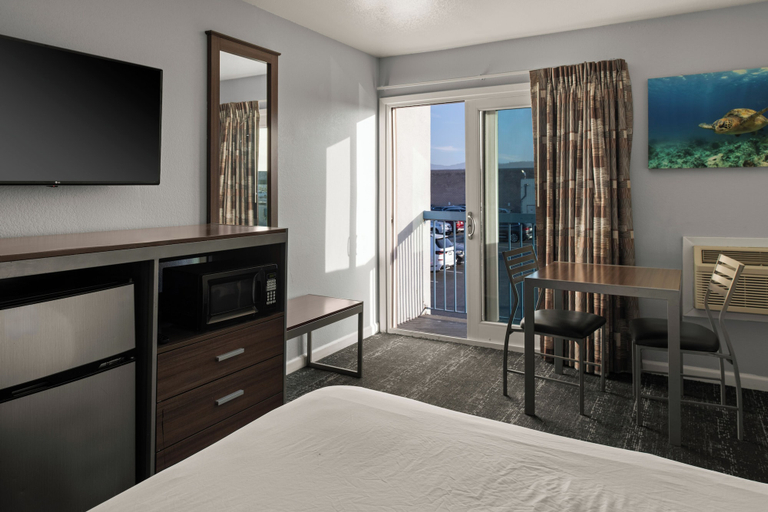 Bedroom 2, Sand Dollar Inn, Monterey