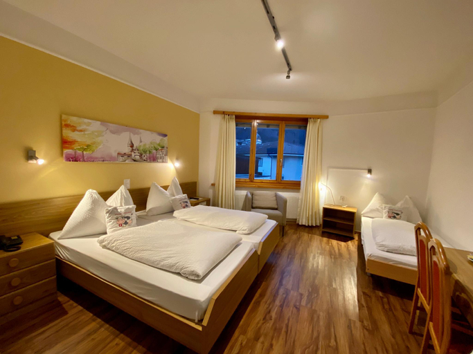 Bedroom 4, Minotel Toscana, Interlaken