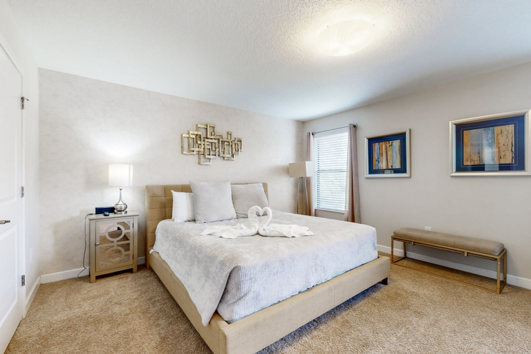 Room 5, Spacious Getaway With 2 Themed Game Rooms, Private Pool, & Pool spa, Polk