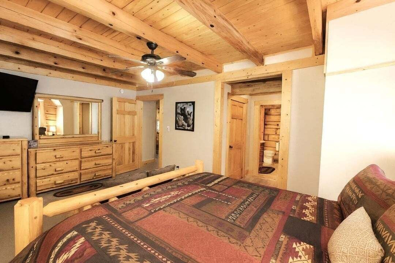 Room 4, Mountain Paradise 3 Bedroom Cabin, Sevier