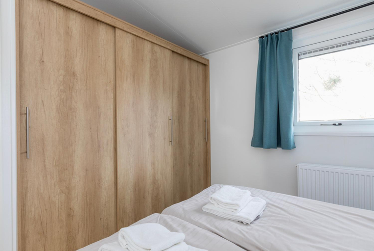 Bedroom 2, Chalet - Holidaypark Fort den Haak Vrouwenpolder, Veere
