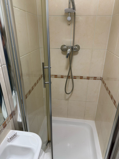 Bathroom 4, Balmoral House Hotel, London