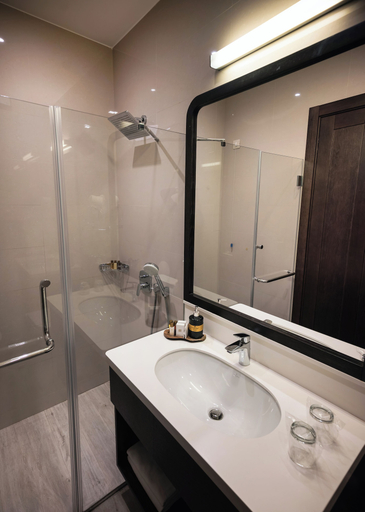 Bathroom 5, Hotel Moskva