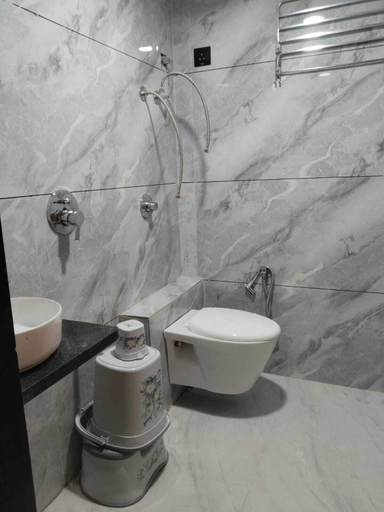 Bathroom 3, Hotel Grand CG, Ahmadabad