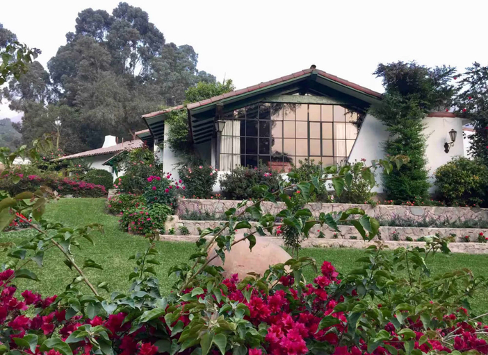 Room 2, w Charming 4BR Getaway w Pool BBQ Clay Oven, Lima