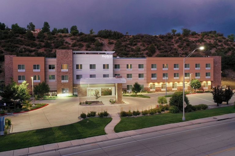 Exterior & Views