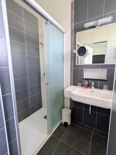 Bathroom 3, Hotel Uhainak, Pyrénées-Atlantiques