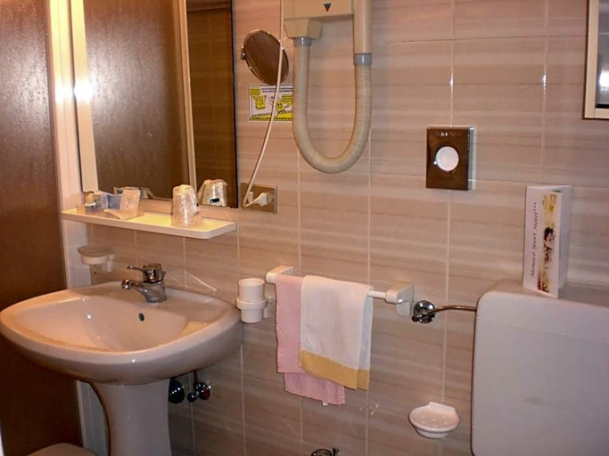 Bathroom 3, Monaco Sport Hotel, Belluno