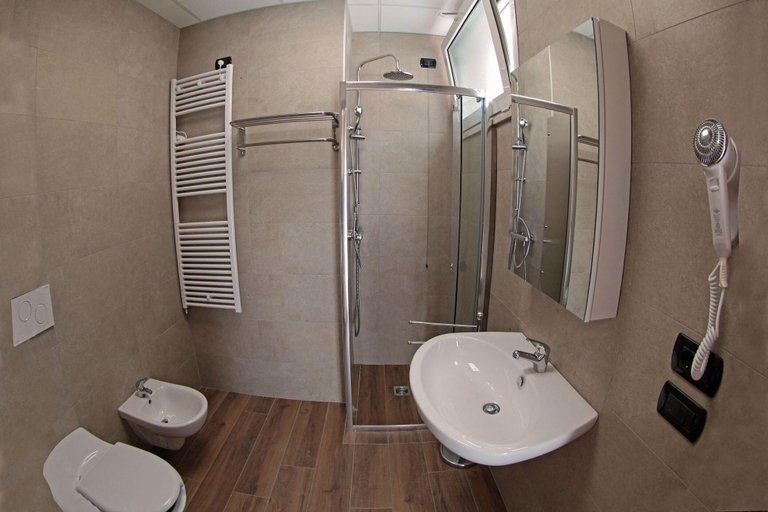 Bathroom 3, Villa Canneto, Brescia