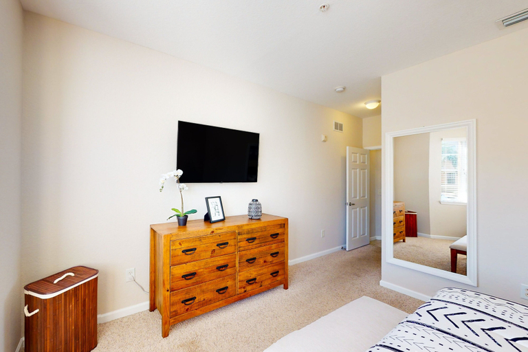 Room 2, Ground Floor Condo With Shared hot tub & Pool, Wifi, Lanai, W/d, & AC, Polk