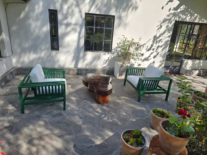 Room 4, w Charming 4BR Getaway w Pool BBQ Clay Oven, Lima