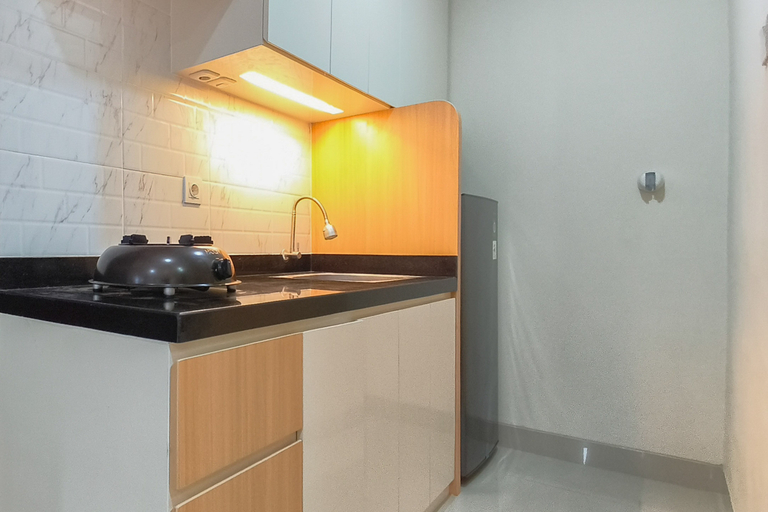 Others 3, Comfy Modern Look Studio Room at Apartment Grand Dharmahusada Lagoon By Travelio, Surabaya