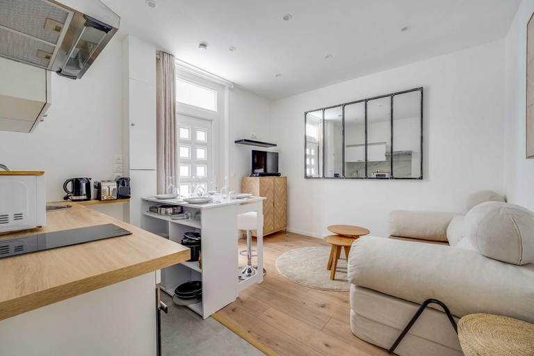Kitchen 2, Modern Apartment 1BR/4P - Levallois, Hauts-de-Seine