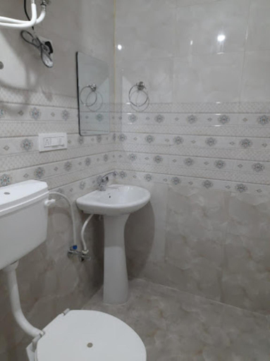 Bathroom, Goroomgo Paradise Inn Dharmsala, Kangra