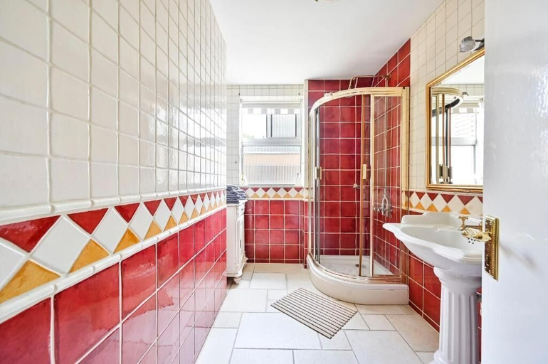 Bathroom 2, bloomrooms - Knightsbridge, London