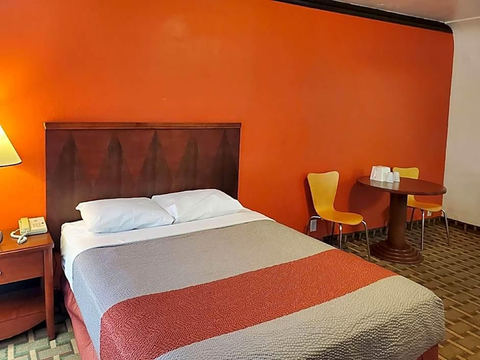 Bedroom 5, Motel 6 Canon City CO, Fremont