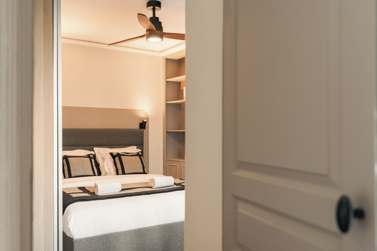 Room 3, 1523 Verneuil, Paris