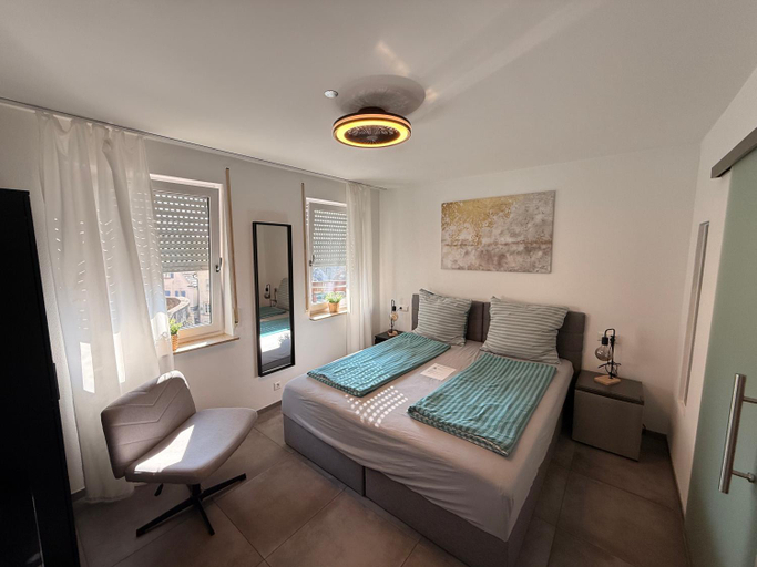 Bedroom 4, Doppelzimmer mit Neckarblick, Esslingen