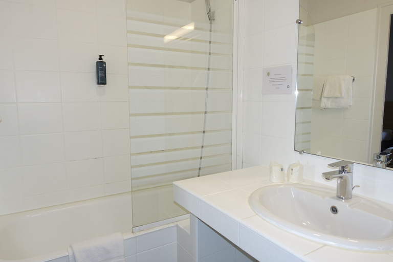 Bathroom 5, Hôtel de la Gare, Vendée
