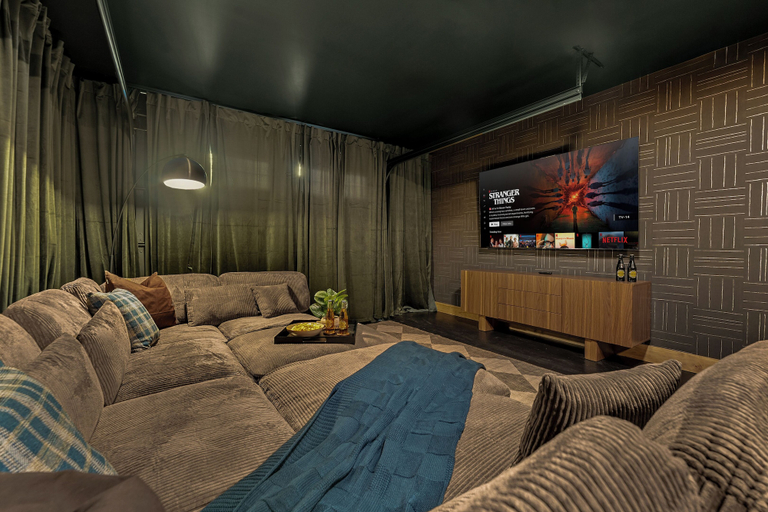 Living area 2, Royal Elk Lodge, Park
