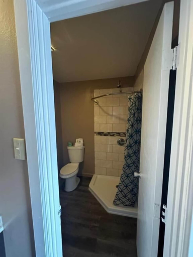 Bathroom 5, Dream Inn, Nye