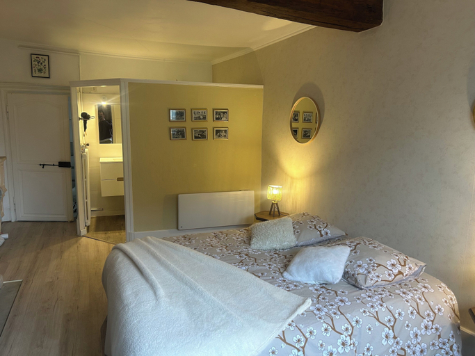 Bedroom 4, Le relais de chasse, Nièvre