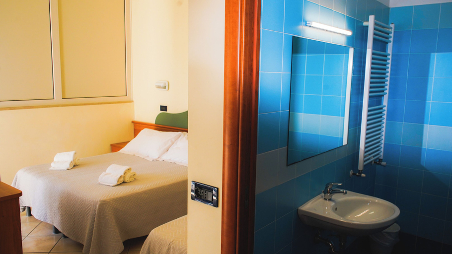 Bedroom 4, Hotel Atlantic, Teramo