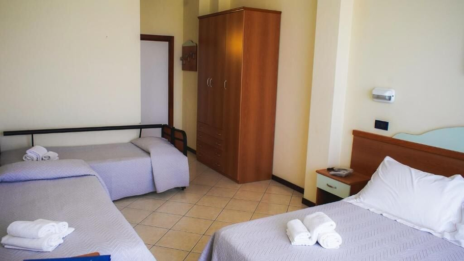 Bedroom 4, Hotel Atlantic, Teramo