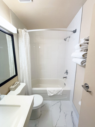 Bathroom 3, Travelodge by Wyndham Drumheller, Division No. 5
