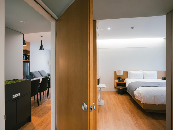 Bedroom 2, Parangvue Hotel, Goseong