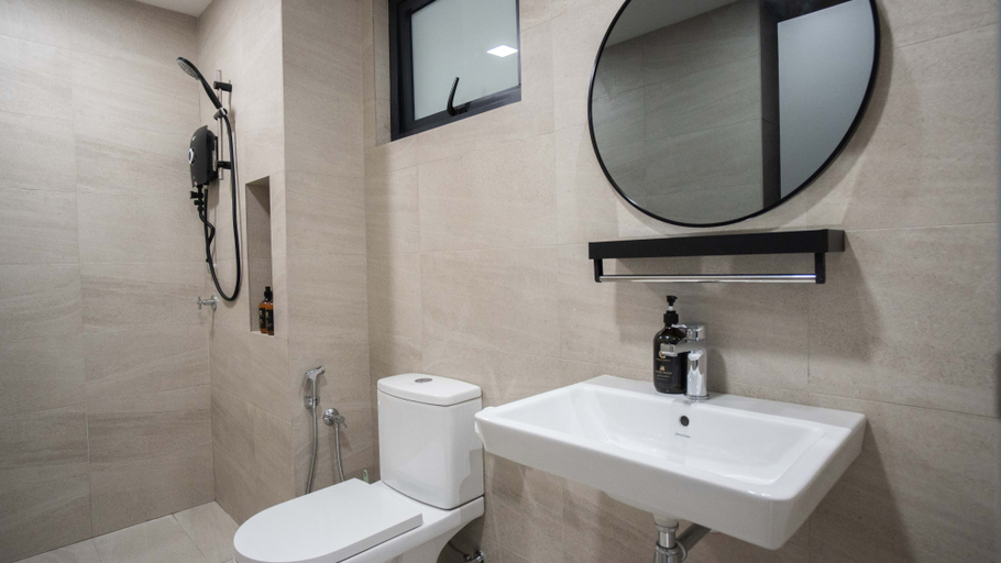 Bathroom 5, Skyline KL by Guestonic, Kuala Lumpur