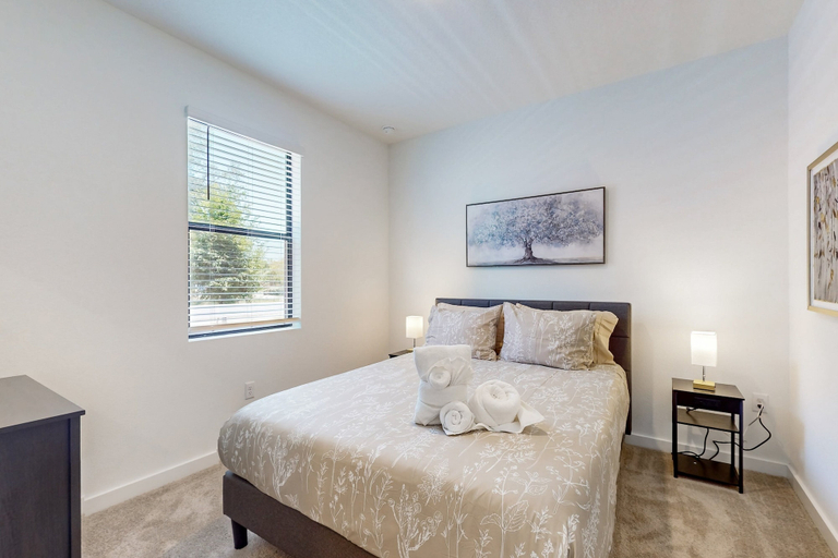 Room 4, Newly Built Townhome, Private W/d, Free Wifi, Central AC and Full Kitchen, Osceola