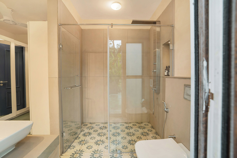 Bathroom 3, ELIVAAS Casa Del Mar 4BHK Villa & Pool, North Goa