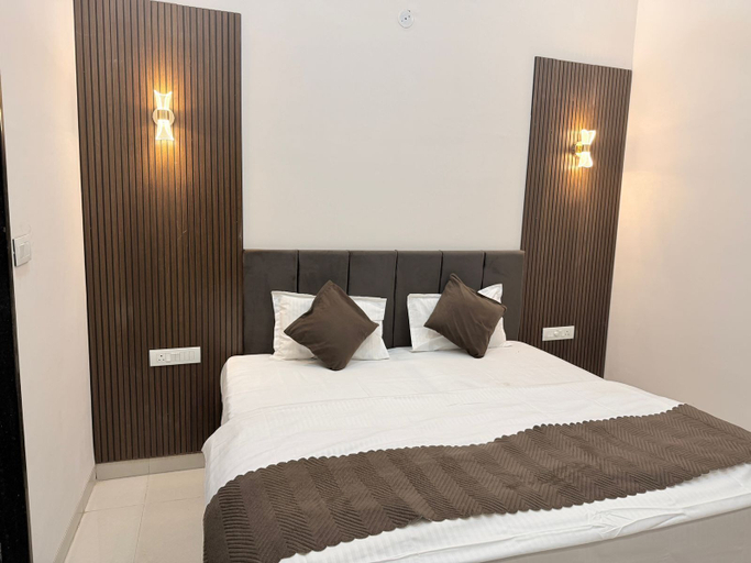 Room 4, Kiwi Inn Hotel Palda, Indore