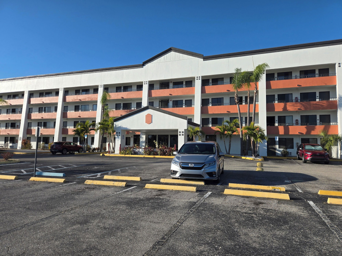 Exterior & Views 2, Stay Inn & Suites, Lee