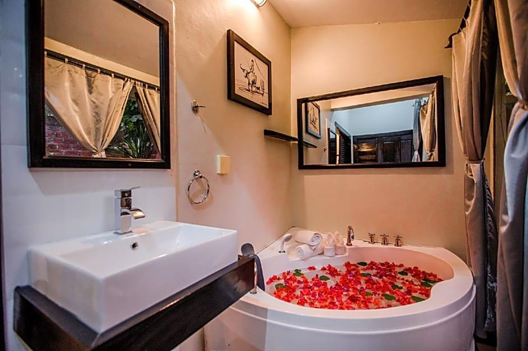 Bathroom, The Sanctuary Villa, Svay Pao