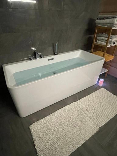 Bathroom 3, Un petit ilot de confort - made in Finland, Lot-et-Garonne