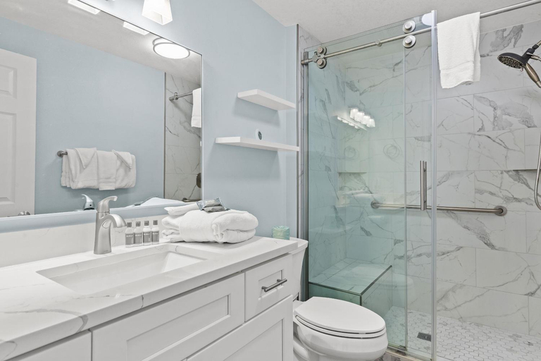 Bathroom, Calypso Beach Resort Towers, Bay