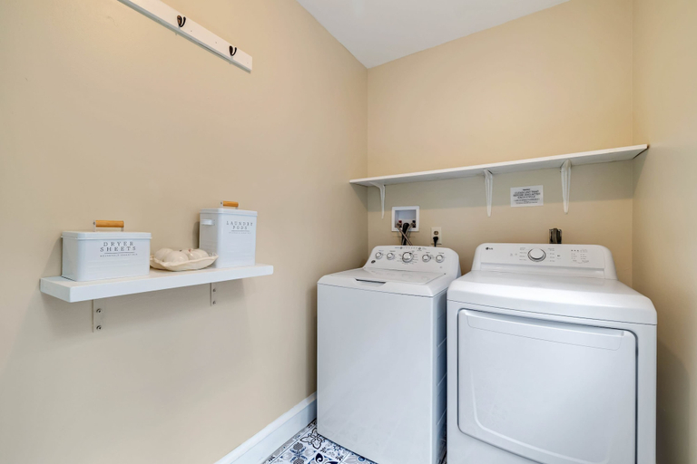 Room 4, Indoorpool Hottub Gameroom Firepit Dogfriendly, Monroe
