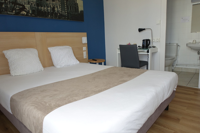 Bedroom 4, Hôtel de la Gare, Vendée