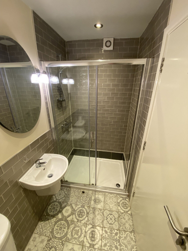 Bathroom 4, The Tower Arms Hotel, Buckinghamshire