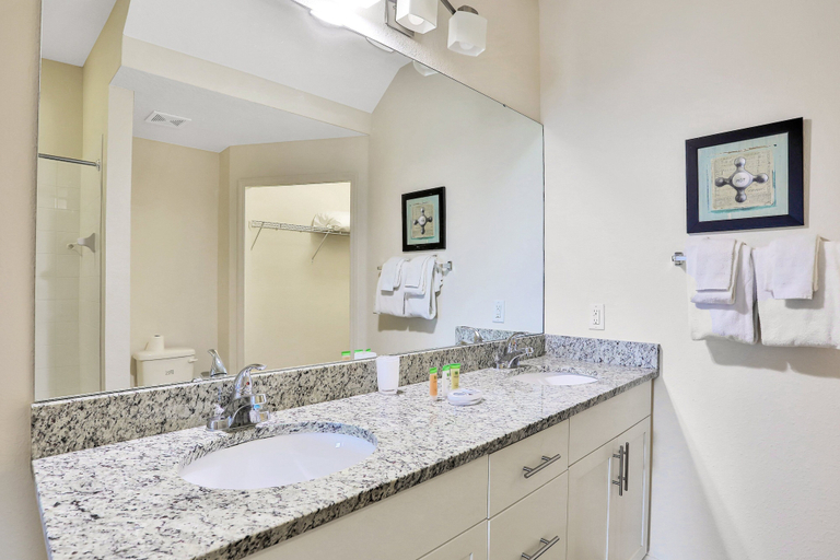 Bathroom 2, Luxurious Townhome W/ Free Wifi, Themed Kids Room & Shared Resort-style Pool, Osceola