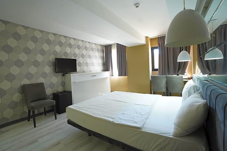 Room 3, Mecidiyekoy Time Hotel, Beşiktaş