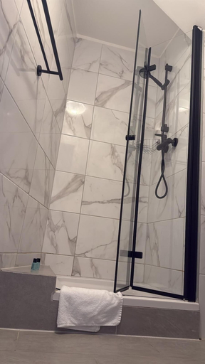 Bathroom 5, Niehler Hotel, Köln