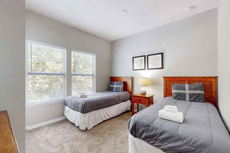 Room 4, Spacious Family Friendly Home With Resort Style Shared Pool, Osceola