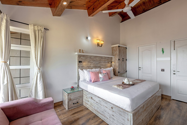 Room 2, Alaya Stays Farsauli 1 Pet friendly 3BHK, Nainital